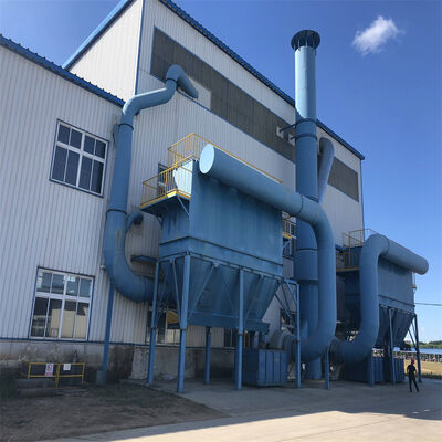 De stofverzamelapparatuur van het pulszakfilter aan de staart van de sintermachine in de staalfabriek